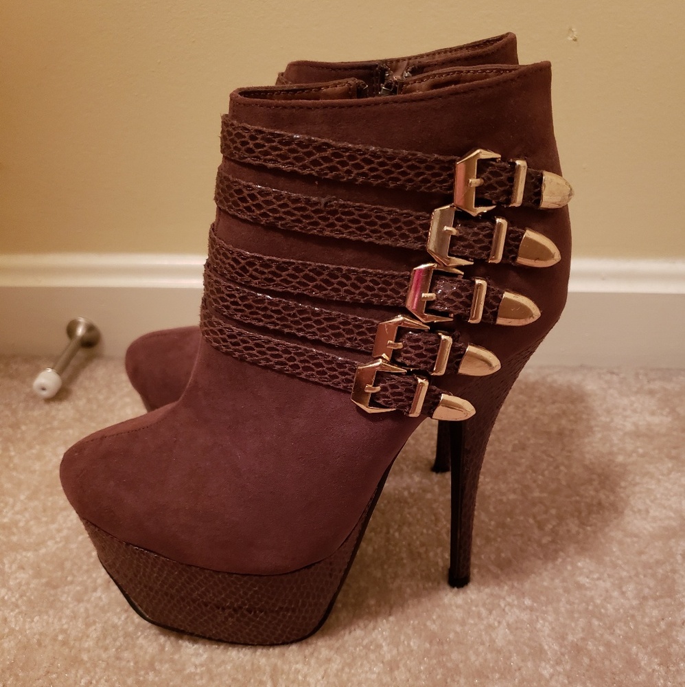 Unsensored brand brown boots